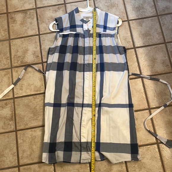 Sleeveless Burberry dress - Picture 9 of 10